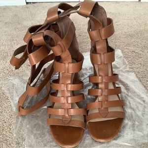 Vince Camuto SZ 11M Leather Gladiator Sandals. Gently Worn